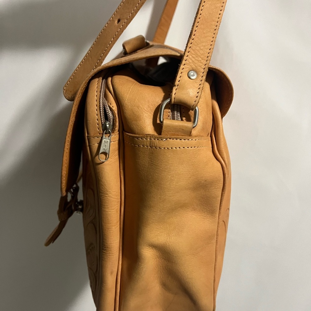 Sergios Collection Embossed Shoulder Bag - Picture 11 of 14